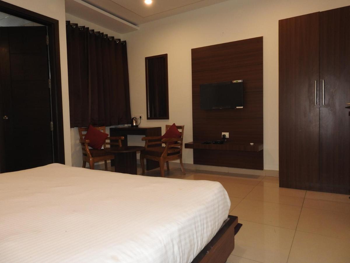 Hotel Aakash Residency Dehradun Exterior photo