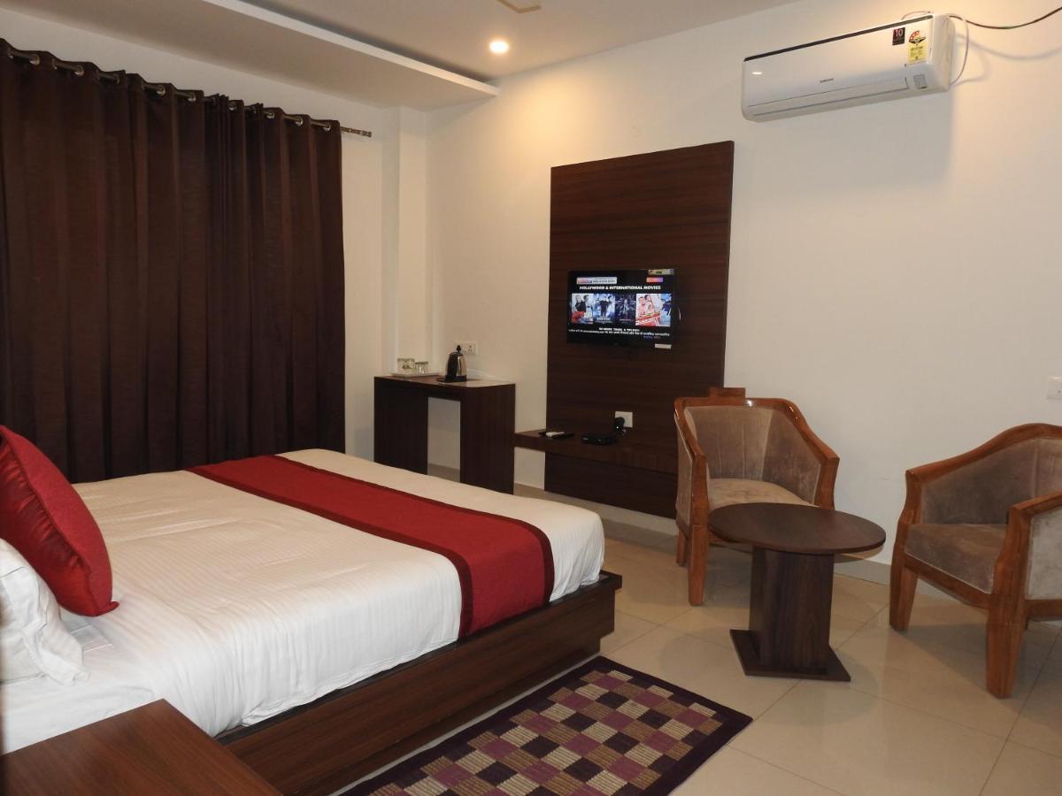 Hotel Aakash Residency Dehradun Exterior photo