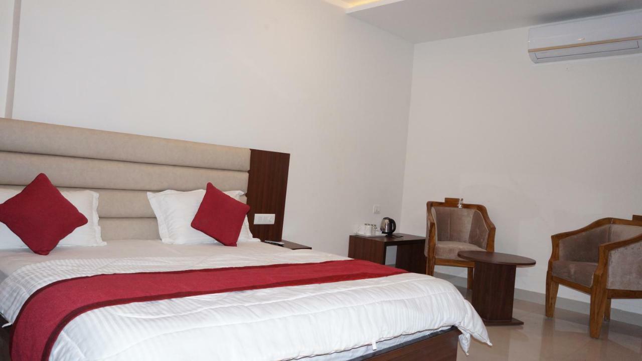 Hotel Aakash Residency Dehradun Exterior photo
